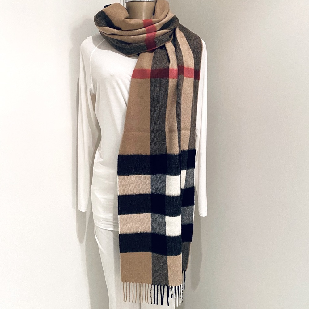 BURBERRY LONDON HALF MEGA CHECK CASHMERE SCARF.
